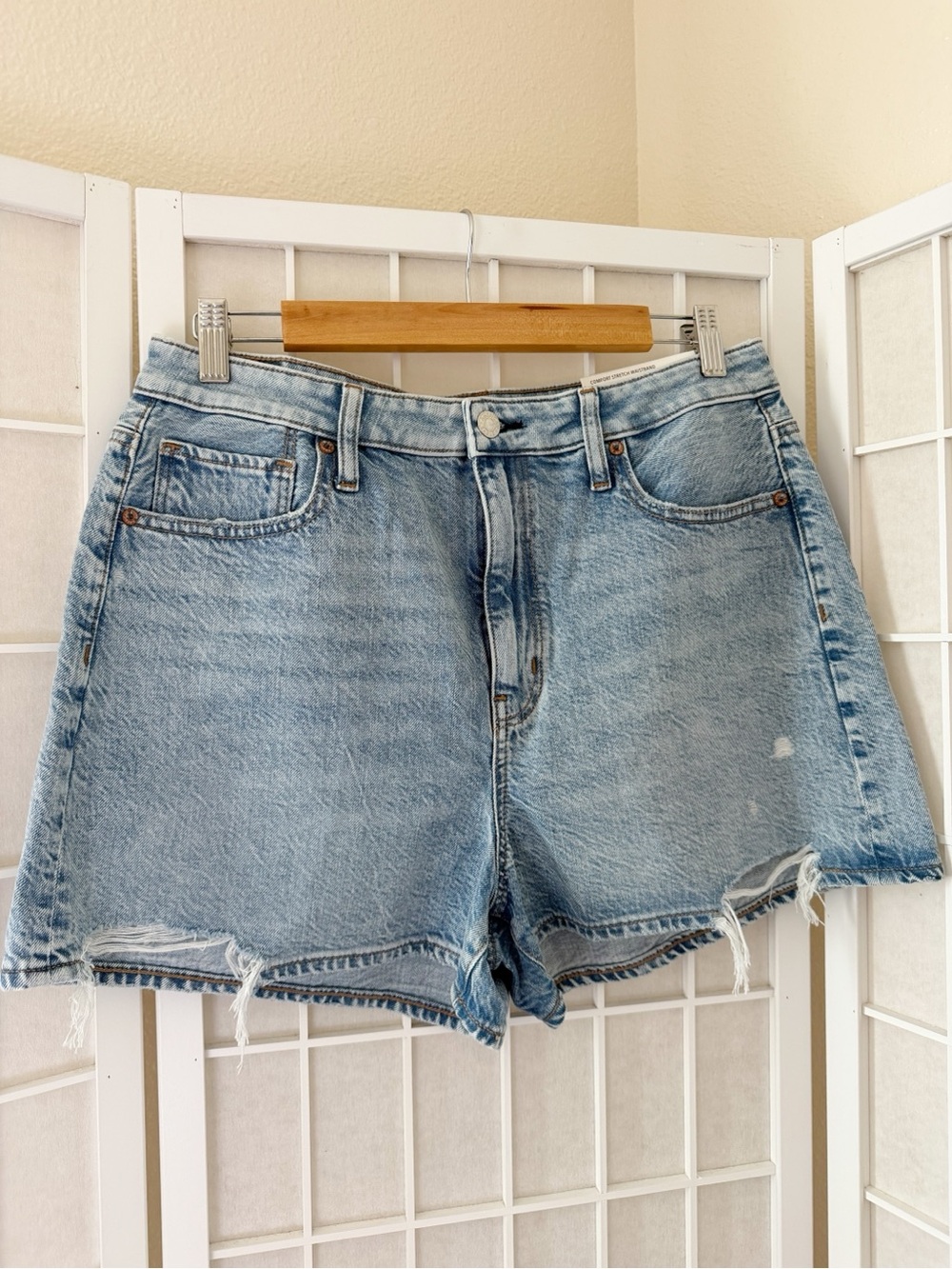 NWT American Eagle Distressed Hem Mom Short Denim Jean Shorts Size 12